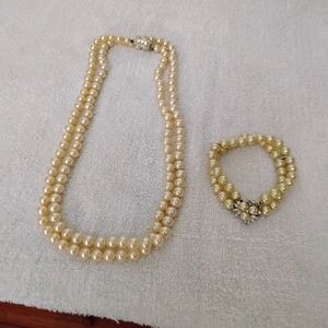 Elegant Pearl Necklace and Bracelet Set